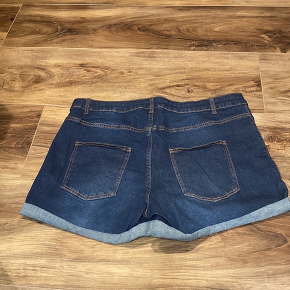 Serra Stretchy rolled up dark denim shorts - Picture 3 of 3